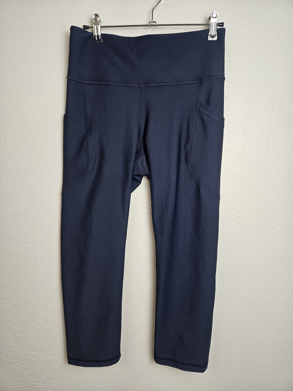 Old Navy Navy Capri Leggings with Side Pockets Size M